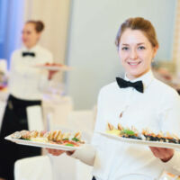 serveuse dans un restaurant