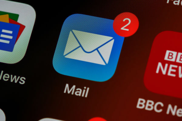 icône email sur smartphone