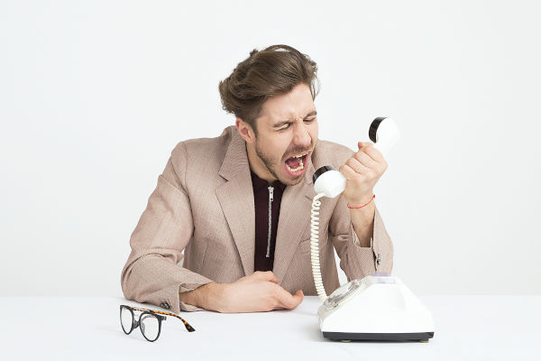 client au téléphone
