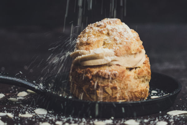 choux à la crème saupoudré de sucre