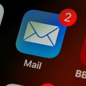icône email sur smartphone