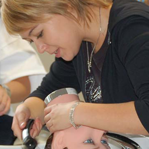 coiffeuse en apprentissage