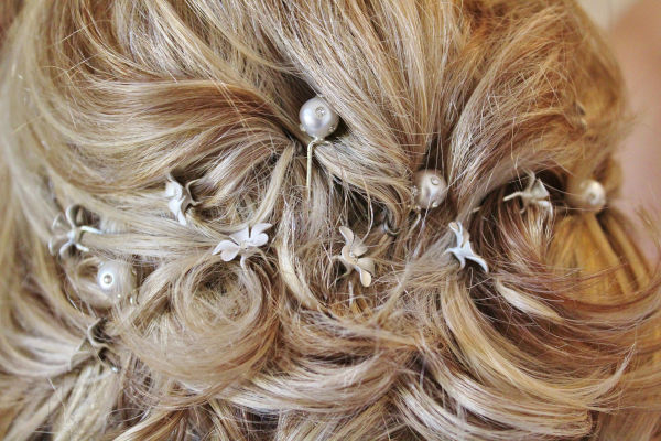 Chignon de dos avec bijoux de cheveux