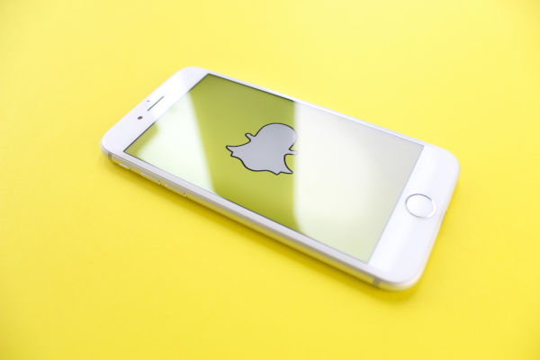 logo de snapchat sur un écran de téléphone