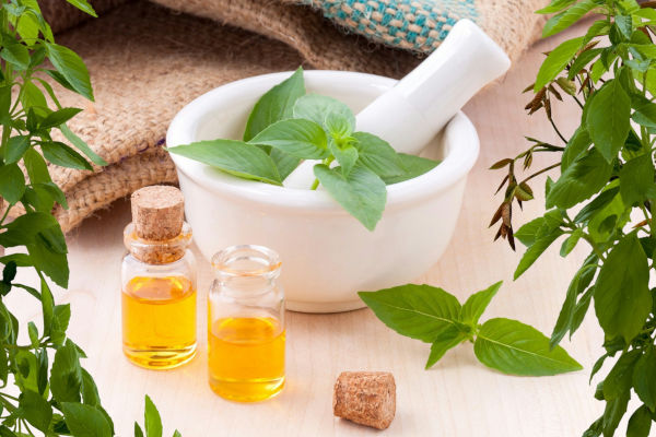 Savoir utiliser les huiles essentielles dans un soin
