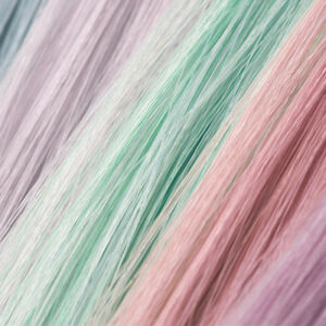 nuances de pastels sur des mèches de cheveux blonds